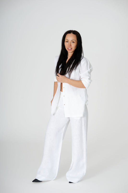 Baltas lininis kostiumelis LETA 1